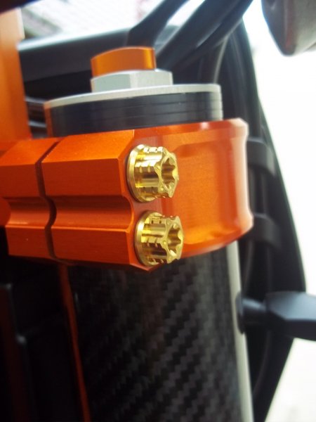 Gabelbrücke Titanschrauben goldfarben passend für KTM 690 SMC-R Enduro Husqvarna 701